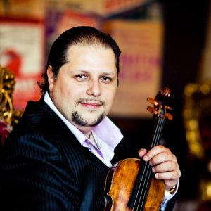 Tommy pianist, altist , violist mirando orkest